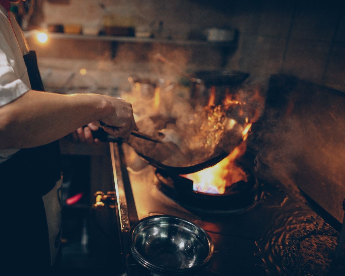Cozinha industrial profissional e higienizada
